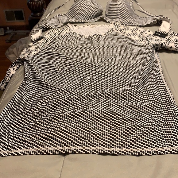 Old Navy Other - Old Navy Swim Top & Sun Shirt. Sz L Black & White